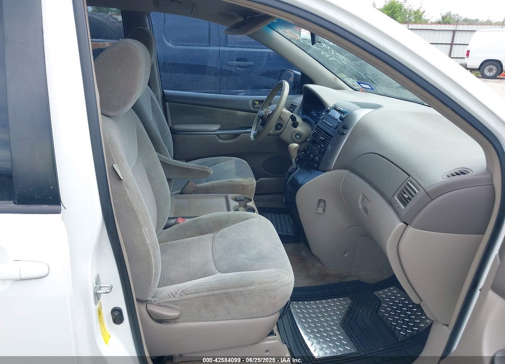 2010 TOYOTA SIENNA VIN: 5TDKK4CCXAS318979
