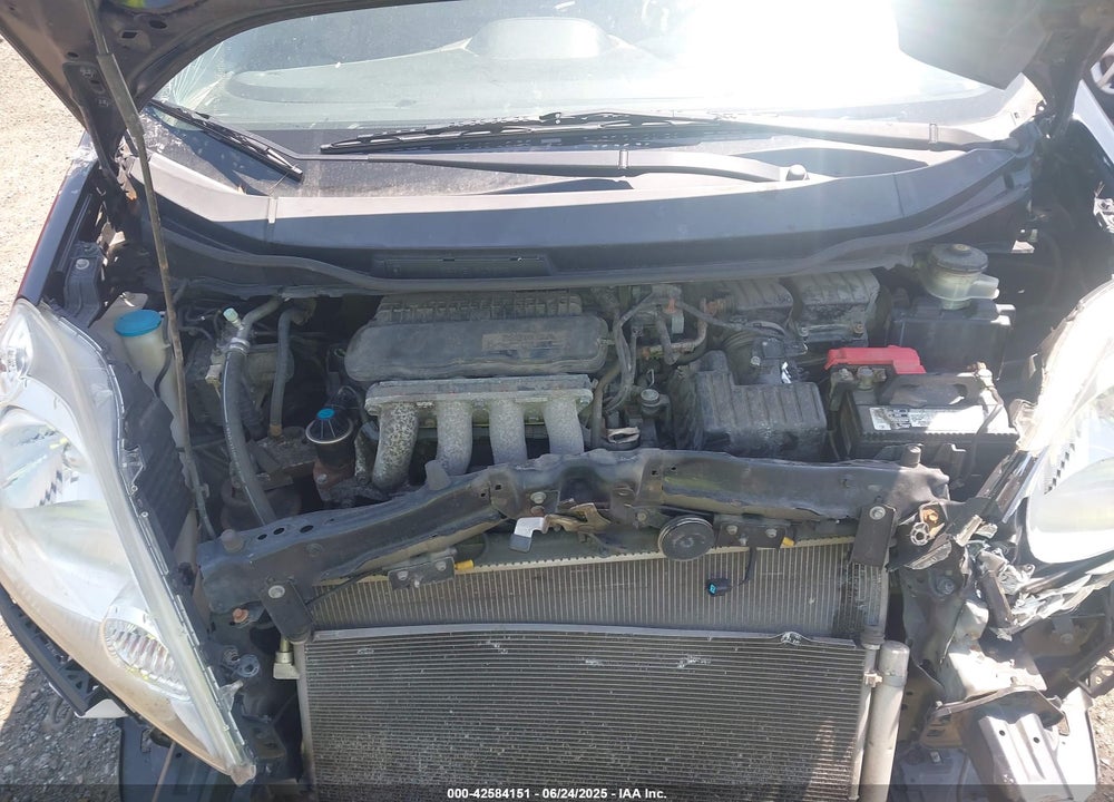 2011 HONDA FIT VIN: JHMGE8H51BS001498