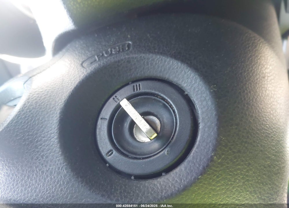 2011 HONDA FIT VIN: JHMGE8H51BS001498