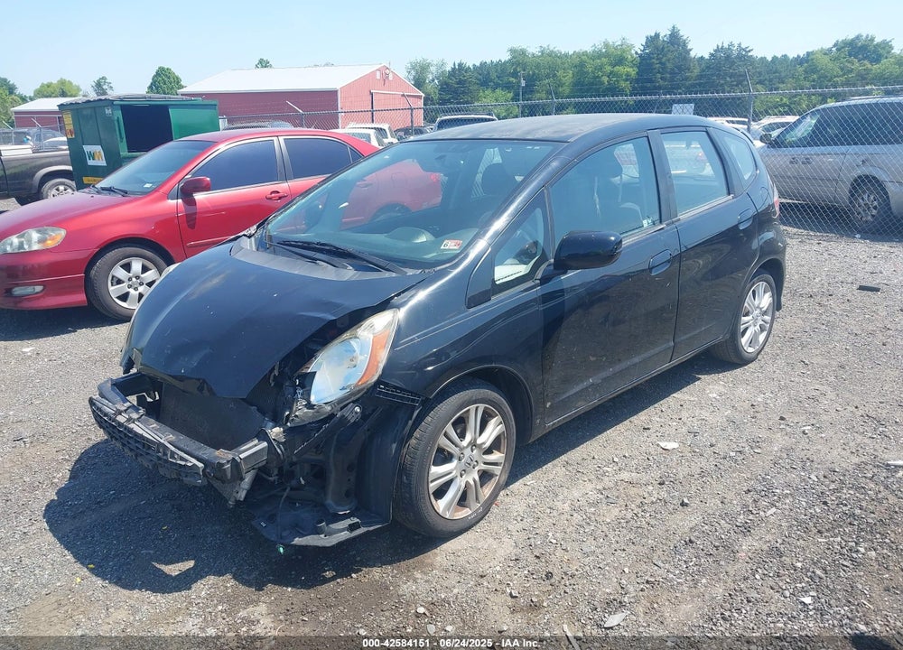 2011 HONDA FIT VIN: JHMGE8H51BS001498