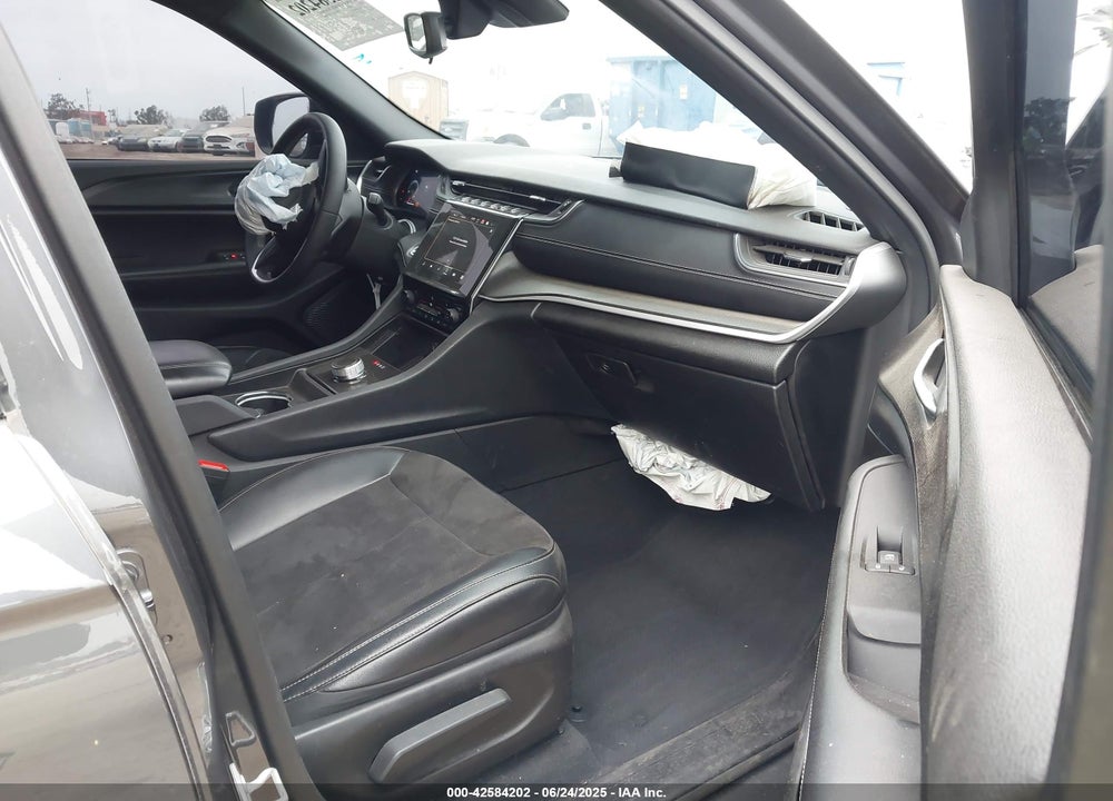2023 JEEP GRAND CHEROKEE L VIN: 1C4RJJAG1P8902402
