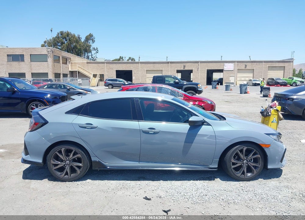2018 HONDA CIVIC VIN: SHHFK7H4XJU423366