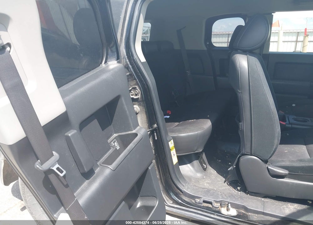 2007 TOYOTA FJ CRUISER VIN: JTEBU11F170089248