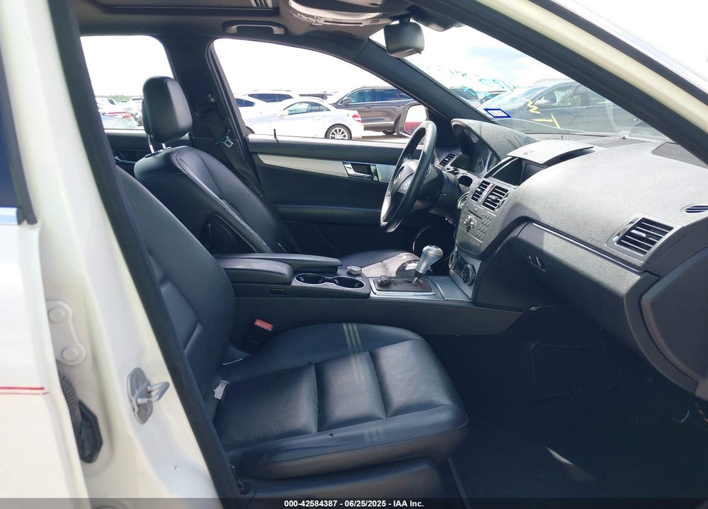 2008 MERCEDES-BENZ C 300 VIN: WDDGF54X28F155326