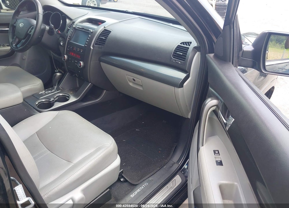 2011 KIA SORENTO VIN: 5XYKW4A23BG094290