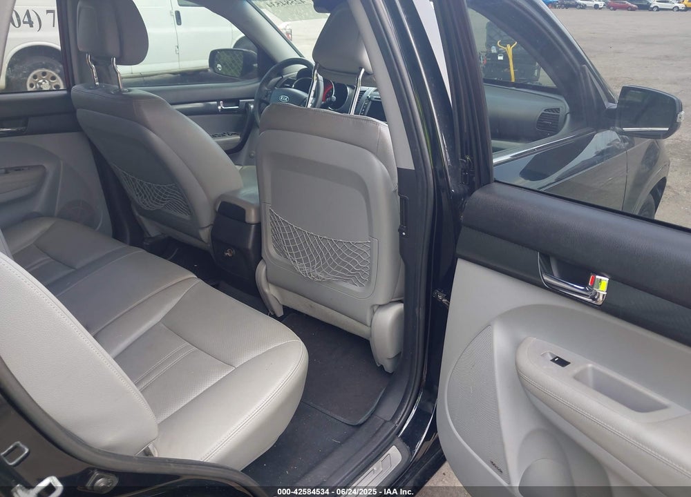 2011 KIA SORENTO VIN: 5XYKW4A23BG094290