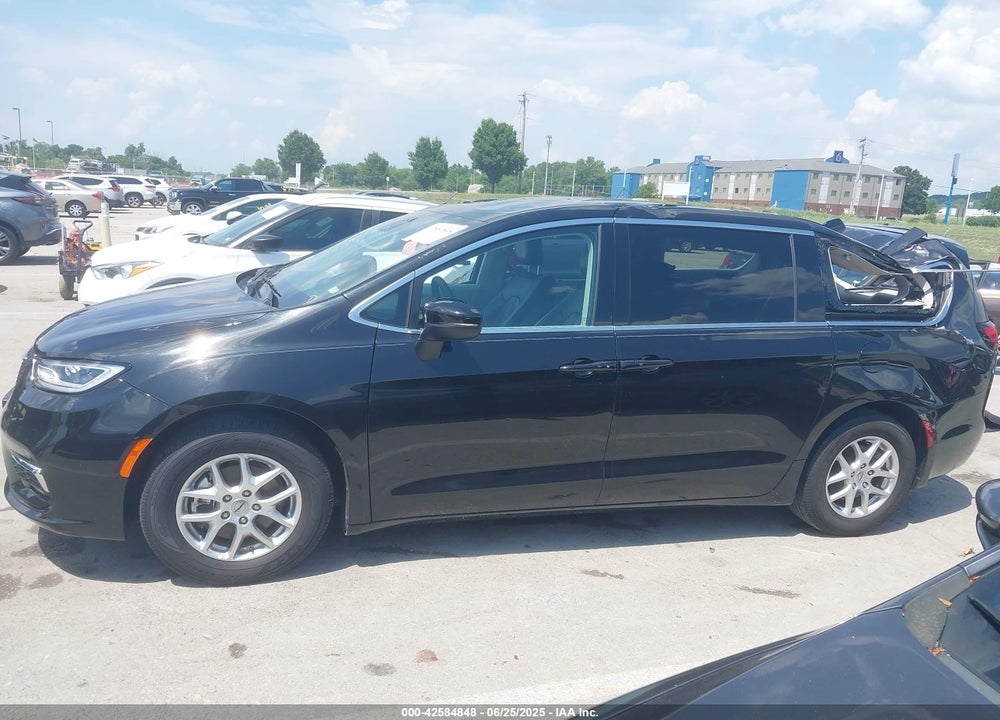 2023 CHRYSLER PACIFICA TOURING L VIN: 2C4RC1BG2PR591396