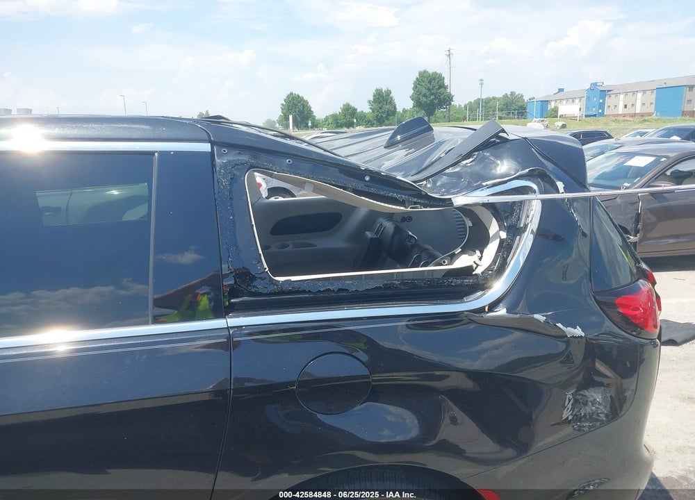 2023 CHRYSLER PACIFICA TOURING L VIN: 2C4RC1BG2PR591396