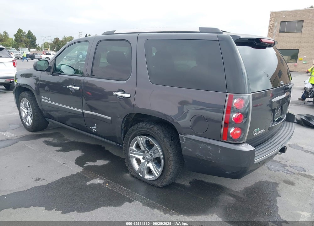 2011 GMC YUKON DENALI VIN: 1GKS2EEF1BR124004