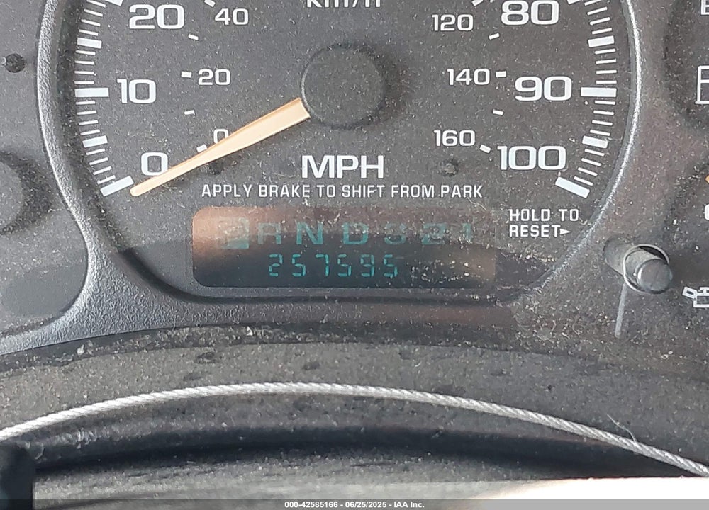 2002 CHEVROLET TAHOE LT VIN: 1GNEK13Z52R294517