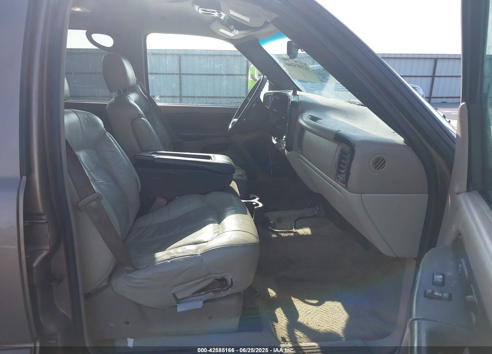 2002 CHEVROLET TAHOE LT VIN: 1GNEK13Z52R294517