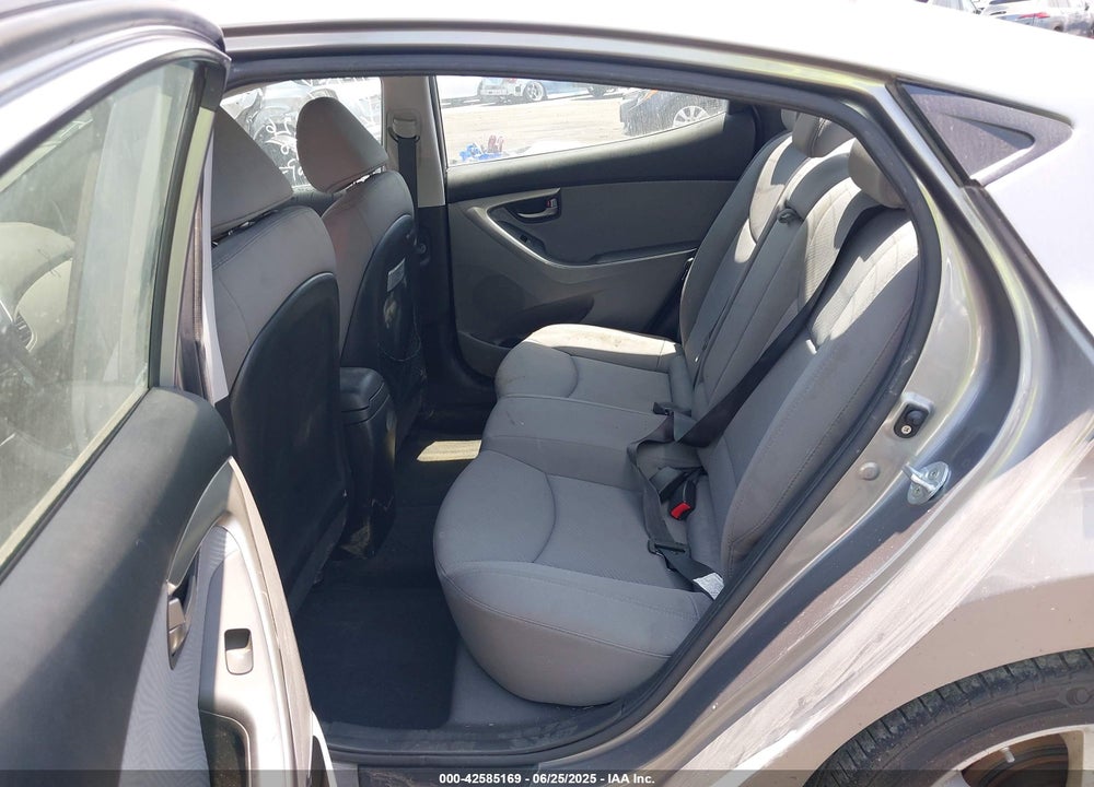 2013 HYUNDAI ELANTRA VIN: KMHDH4AE3DU528282