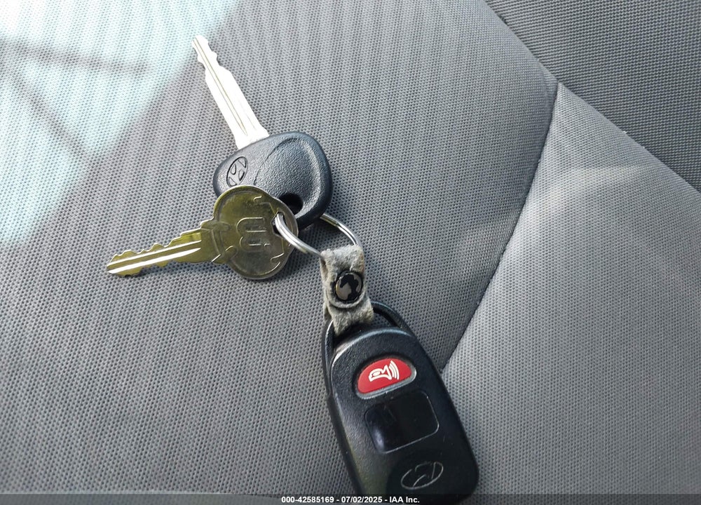 2013 HYUNDAI ELANTRA VIN: KMHDH4AE3DU528282