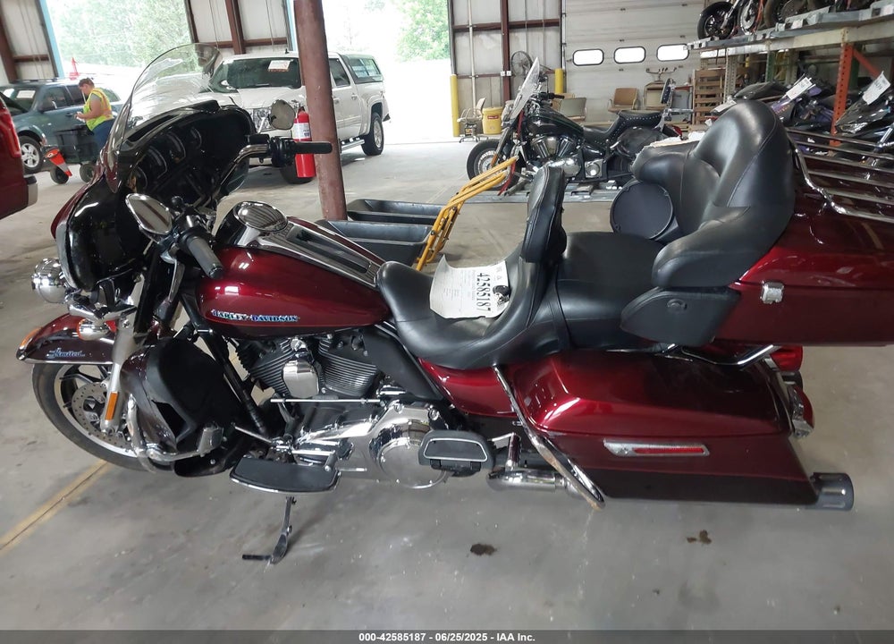 2015 HARLEY-DAVIDSON FLHTK ULTRA LIMITED VIN: 1HD1KEL19FB680007