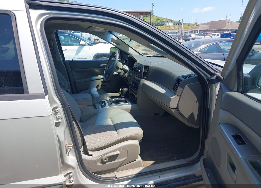 2007 JEEP GRAND CHEROKEE LAREDO VIN: 1J8GR48K77C605765