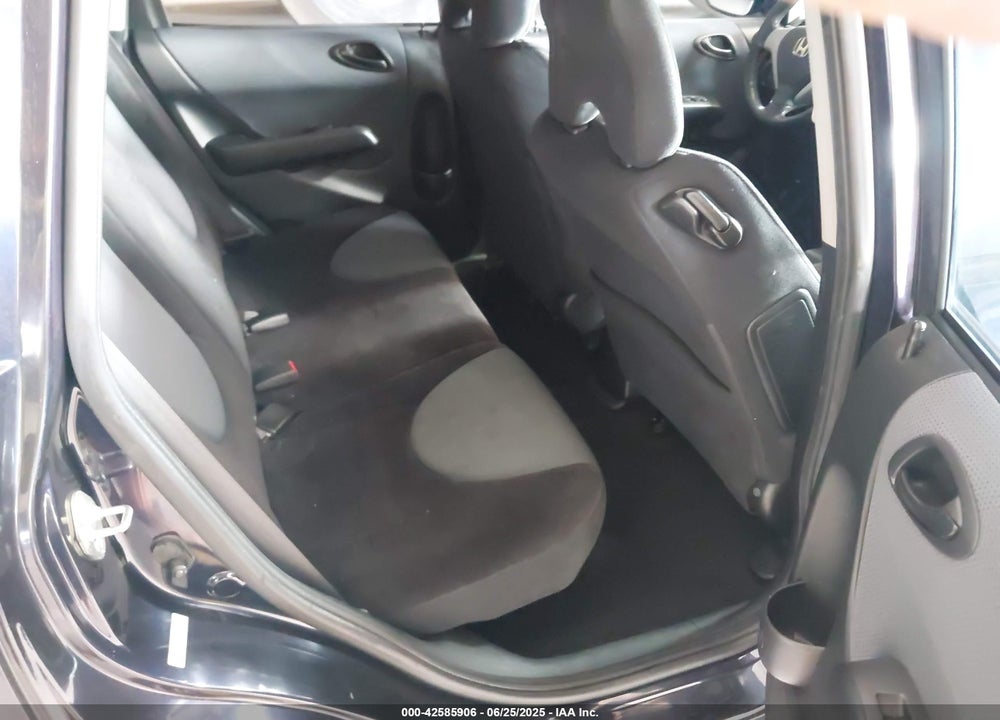 2008 HONDA FIT VIN: JHMGD38618S073132