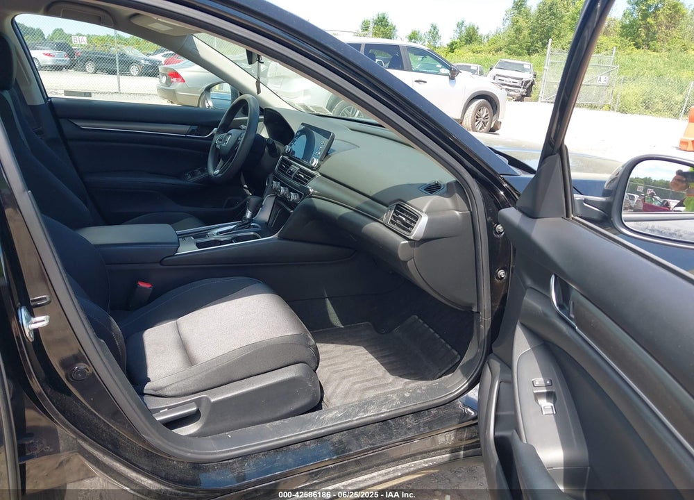 2018 HONDA ACCORD VIN: 1HGCV1F12JA055017