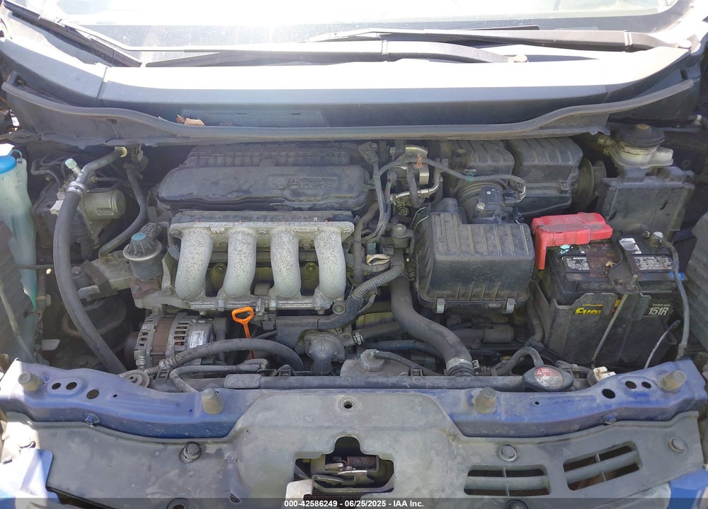 2011 HONDA FIT VIN: JHMGE8H51BC021096