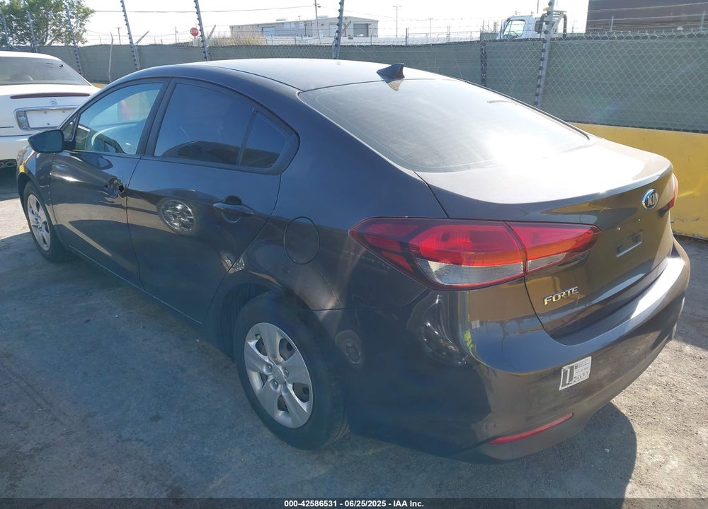 2017 KIA FORTE VIN: 3KPFL4A74HE067076