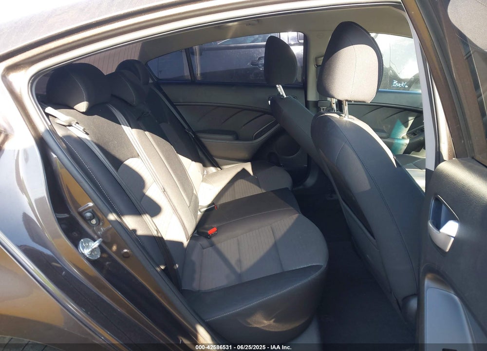 2017 KIA FORTE VIN: 3KPFL4A74HE067076
