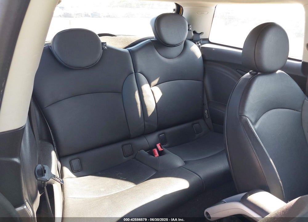 2007 MINI COOPER S VIN: WMWMF73517TV31617