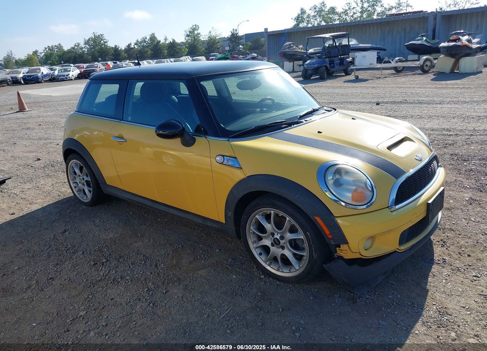 2007 MINI COOPER S VIN: WMWMF73517TV31617