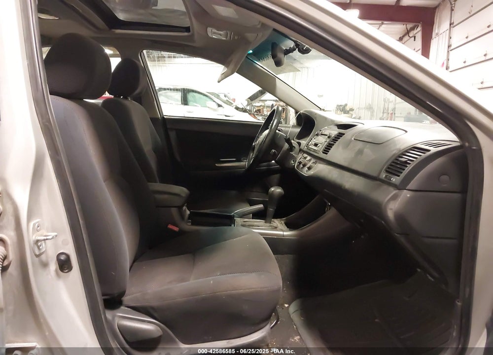 2002 TOYOTA CAMRY SE VIN: 4T1BE32K02U033310