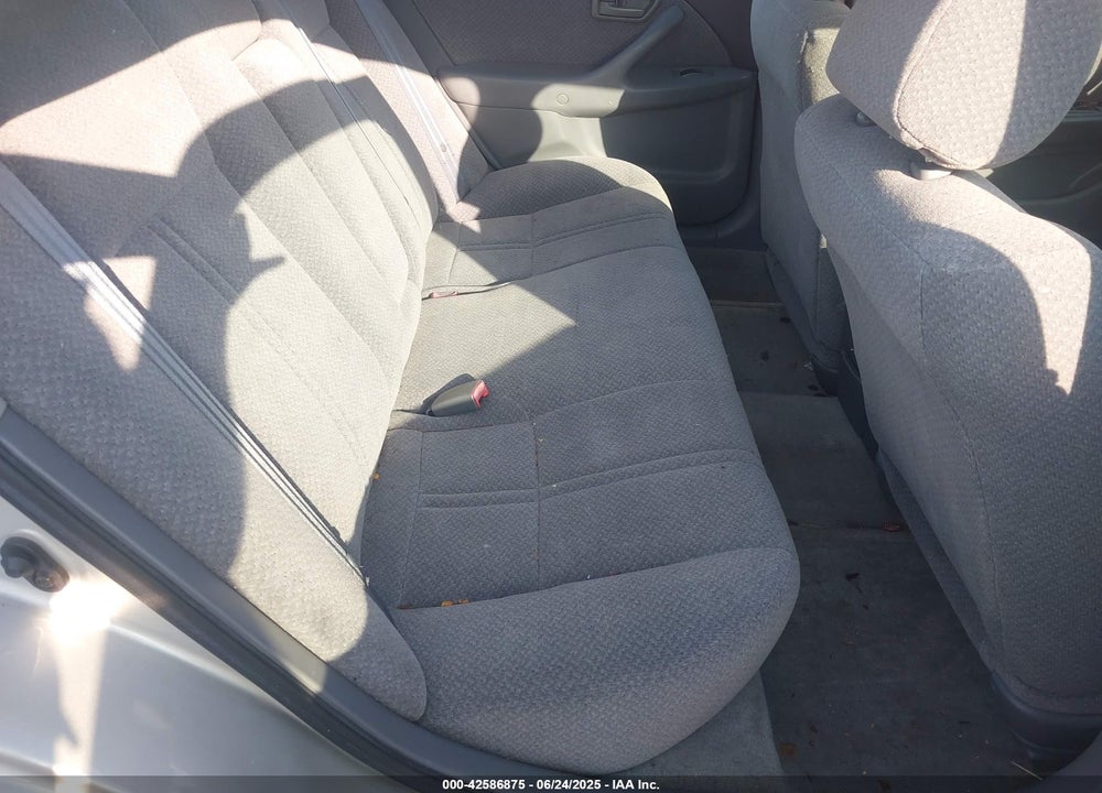 2001 TOYOTA CAMRY LE VIN: 4T1BG22KX1U040302