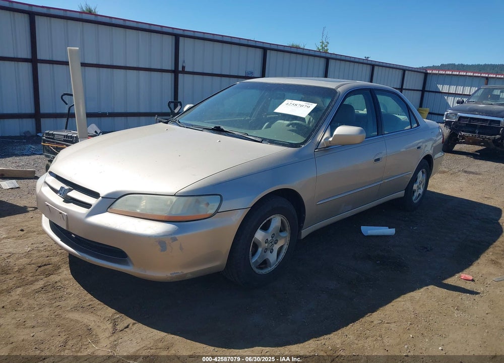 2000 HONDA ACCORD 3.0 EX VIN: 1HGCG1659YA042210