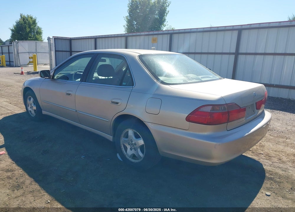 2000 HONDA ACCORD 3.0 EX VIN: 1HGCG1659YA042210
