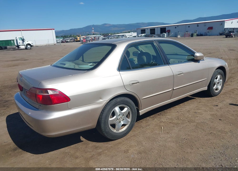 2000 HONDA ACCORD 3.0 EX VIN: 1HGCG1659YA042210