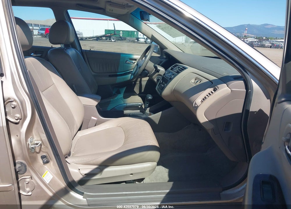 2000 HONDA ACCORD 3.0 EX VIN: 1HGCG1659YA042210