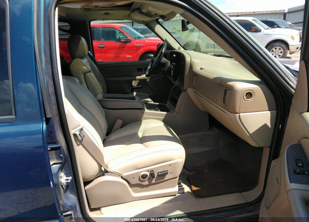 2005 CHEVROLET TAHOE LT VIN: 1GNEK13T75J168996