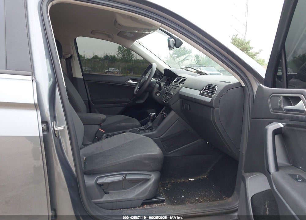 2019 VOLKSWAGEN TIGUAN VIN: 3VV1B7AX1KM062009