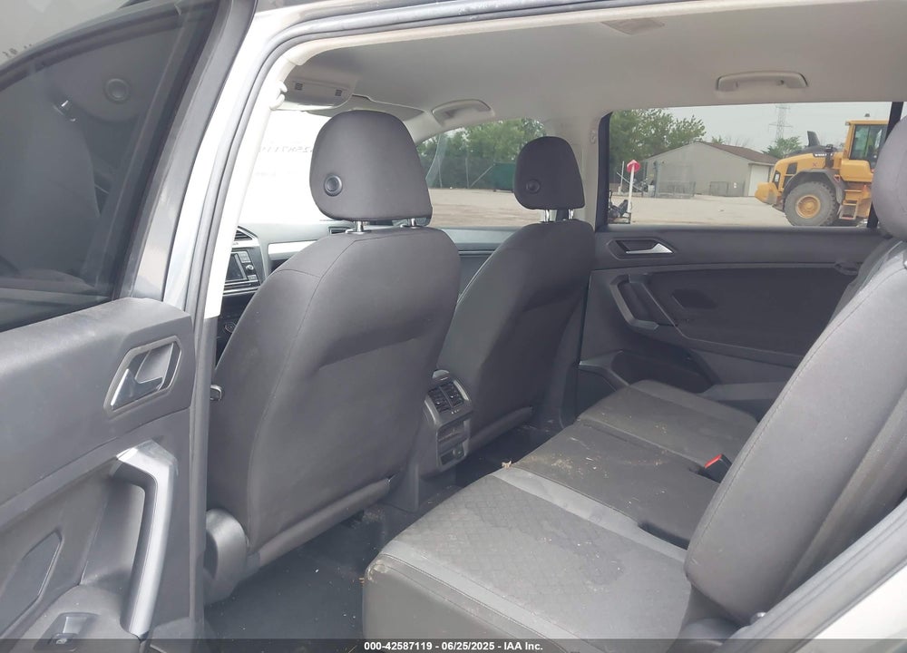 2019 VOLKSWAGEN TIGUAN VIN: 3VV1B7AX1KM062009