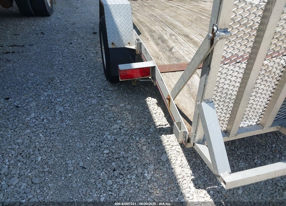 2004 LOAD MASTER UTT8212AL VIN: 4ULAT17144M000202