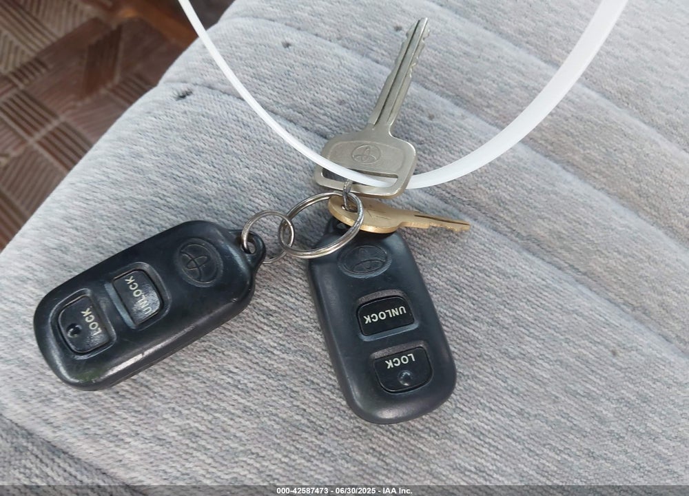 2002 TOYOTA SIENNA CE VIN: 4T3ZF19C52U436060
