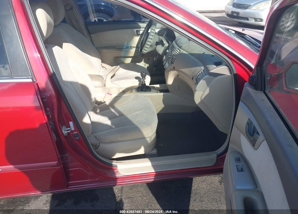 2008 KIA OPTIMA VIN: KNAGE123685214466