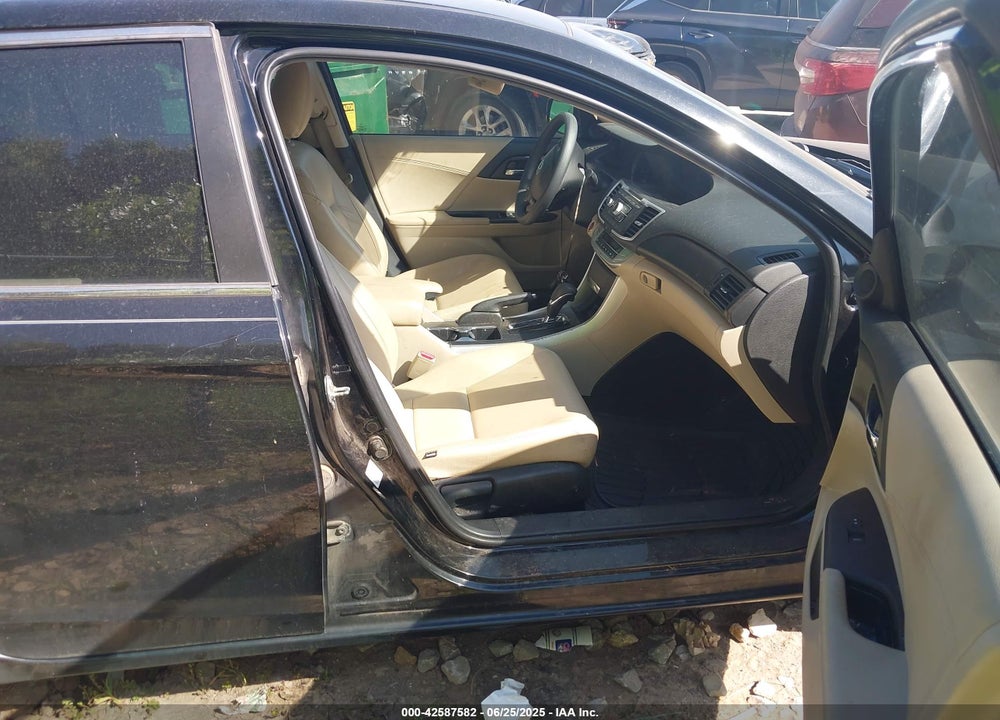 2013 HONDA ACCORD VIN: 1HGCR2F74DA022393