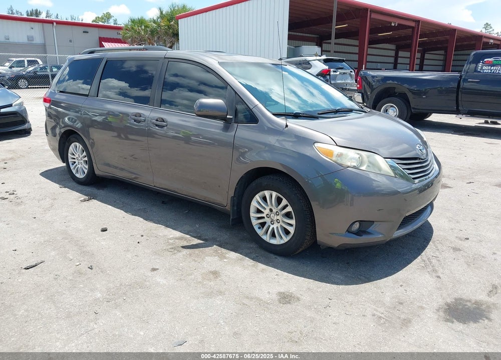 2011 TOYOTA SIENNA XLE V6 VIN: 5TDYK3DC5BS045504