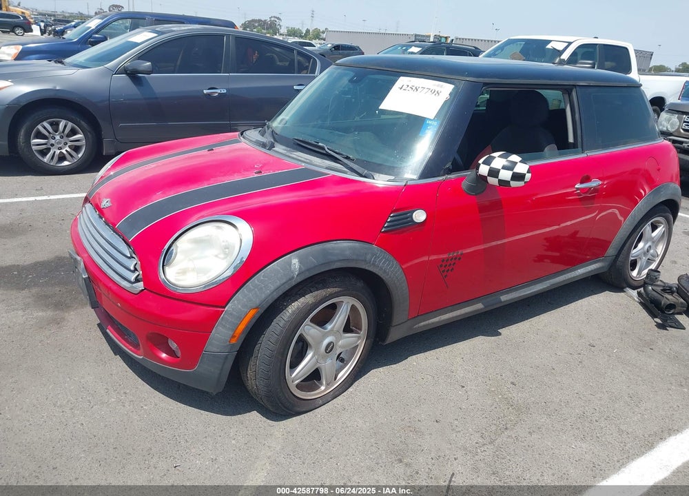 2008 MINI COOPER VIN: WMWMF33538TT65157