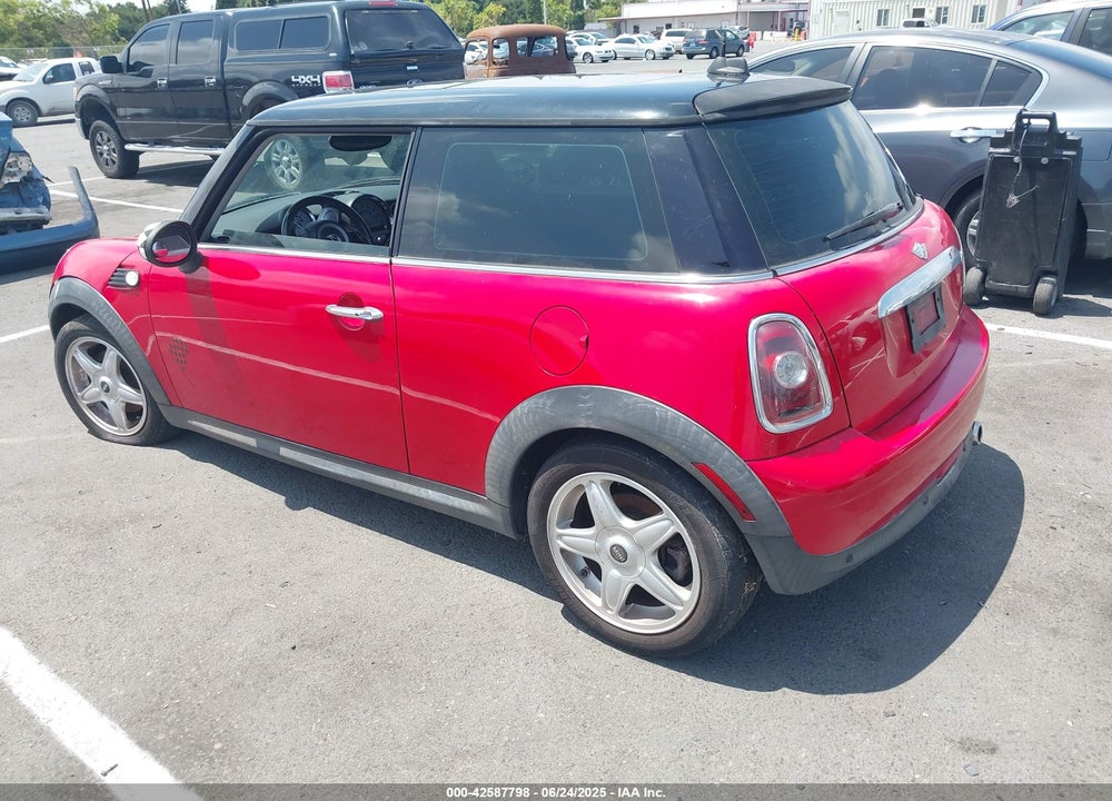 2008 MINI COOPER VIN: WMWMF33538TT65157