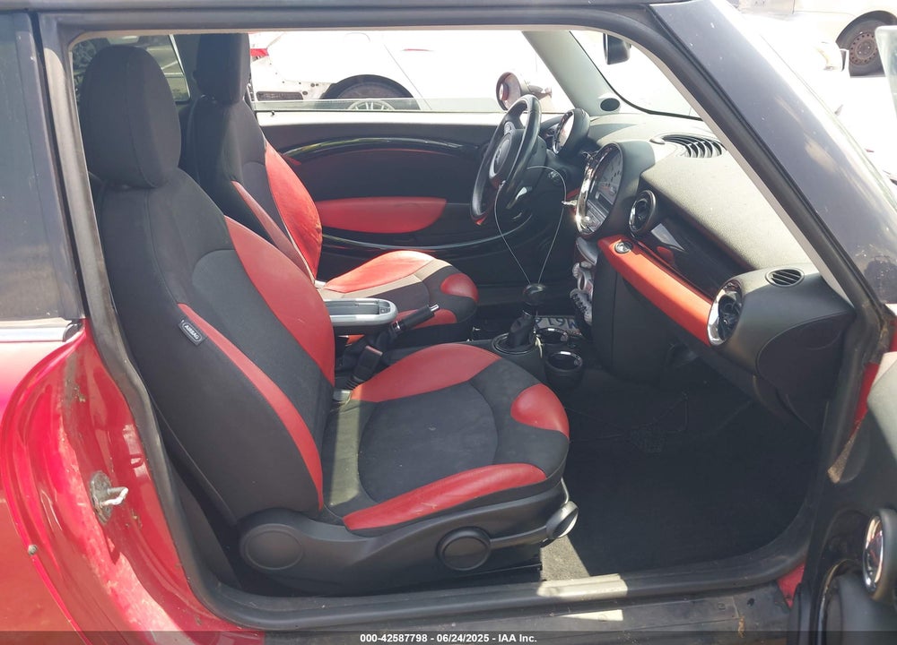 2008 MINI COOPER VIN: WMWMF33538TT65157