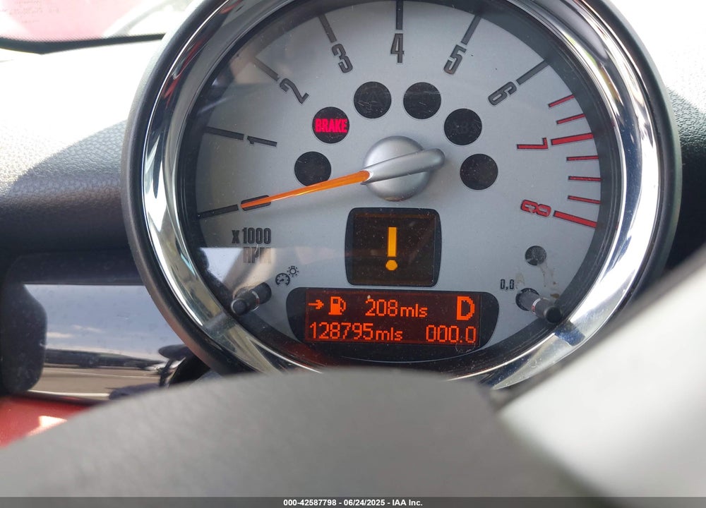 2008 MINI COOPER VIN: WMWMF33538TT65157