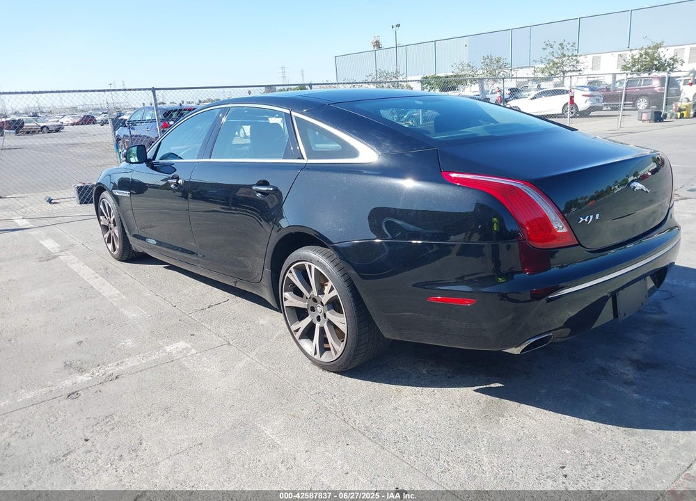 2011 JAGUAR XJ VIN: SAJWA2GE0BMV16344