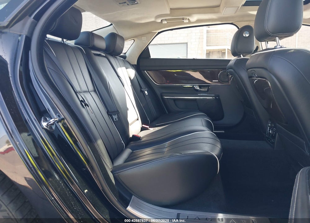 2011 JAGUAR XJ VIN: SAJWA2GE0BMV16344