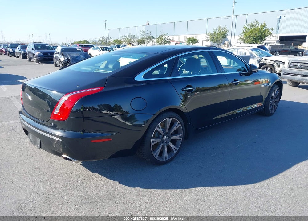 2011 JAGUAR XJ VIN: SAJWA2GE0BMV16344