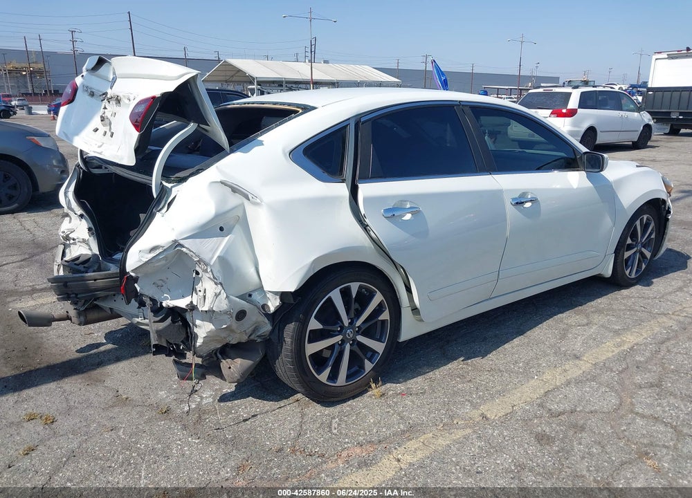2017 NISSAN ALTIMA VIN: 1N4AL3AP1HN305357