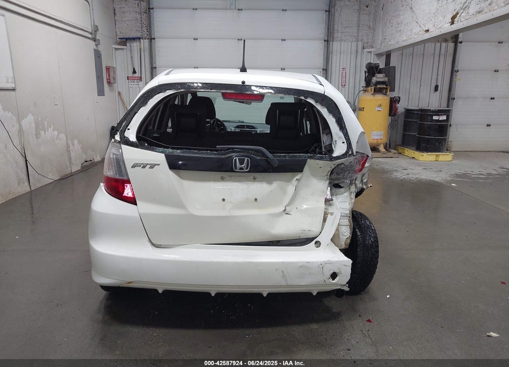 2013 HONDA FIT VIN: JHMGE8H38DC055358