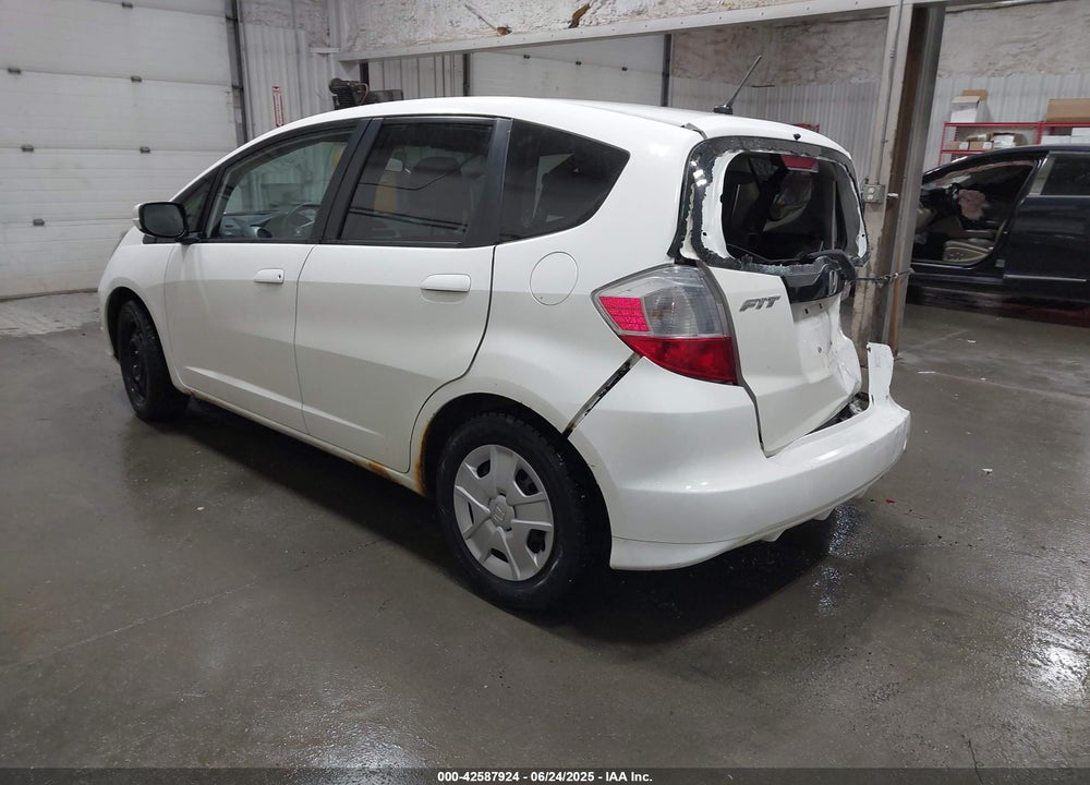 2013 HONDA FIT VIN: JHMGE8H38DC055358